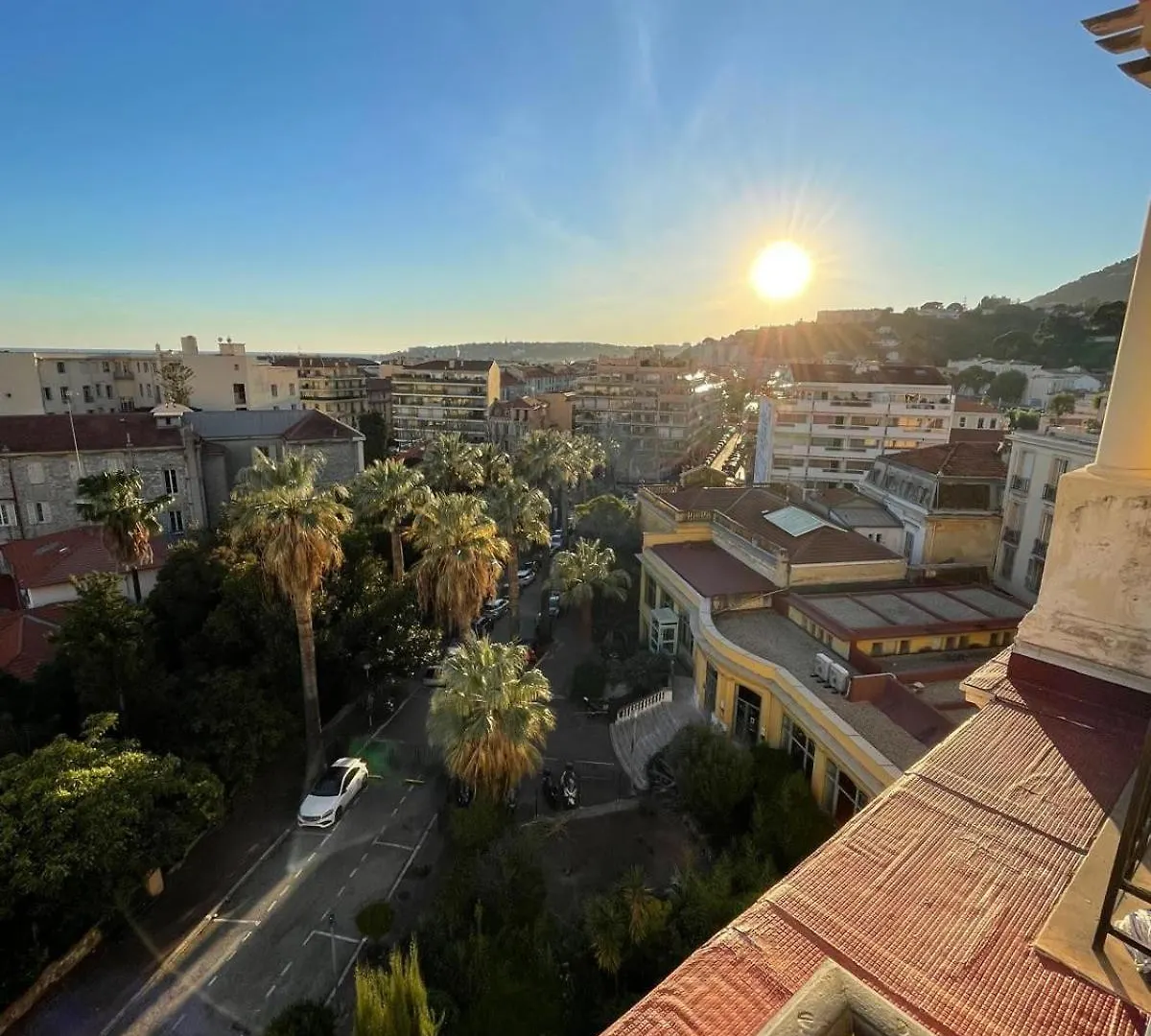 Charmant Deux Pieces Au Coeur De Menton